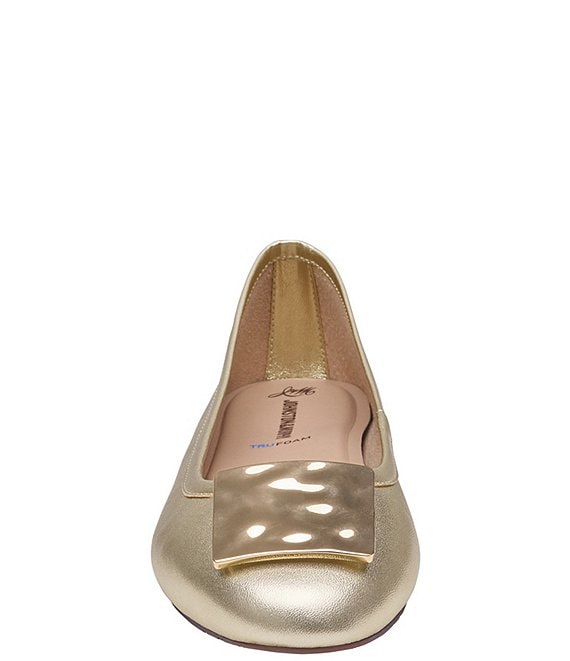 Claire Ornamental Flat