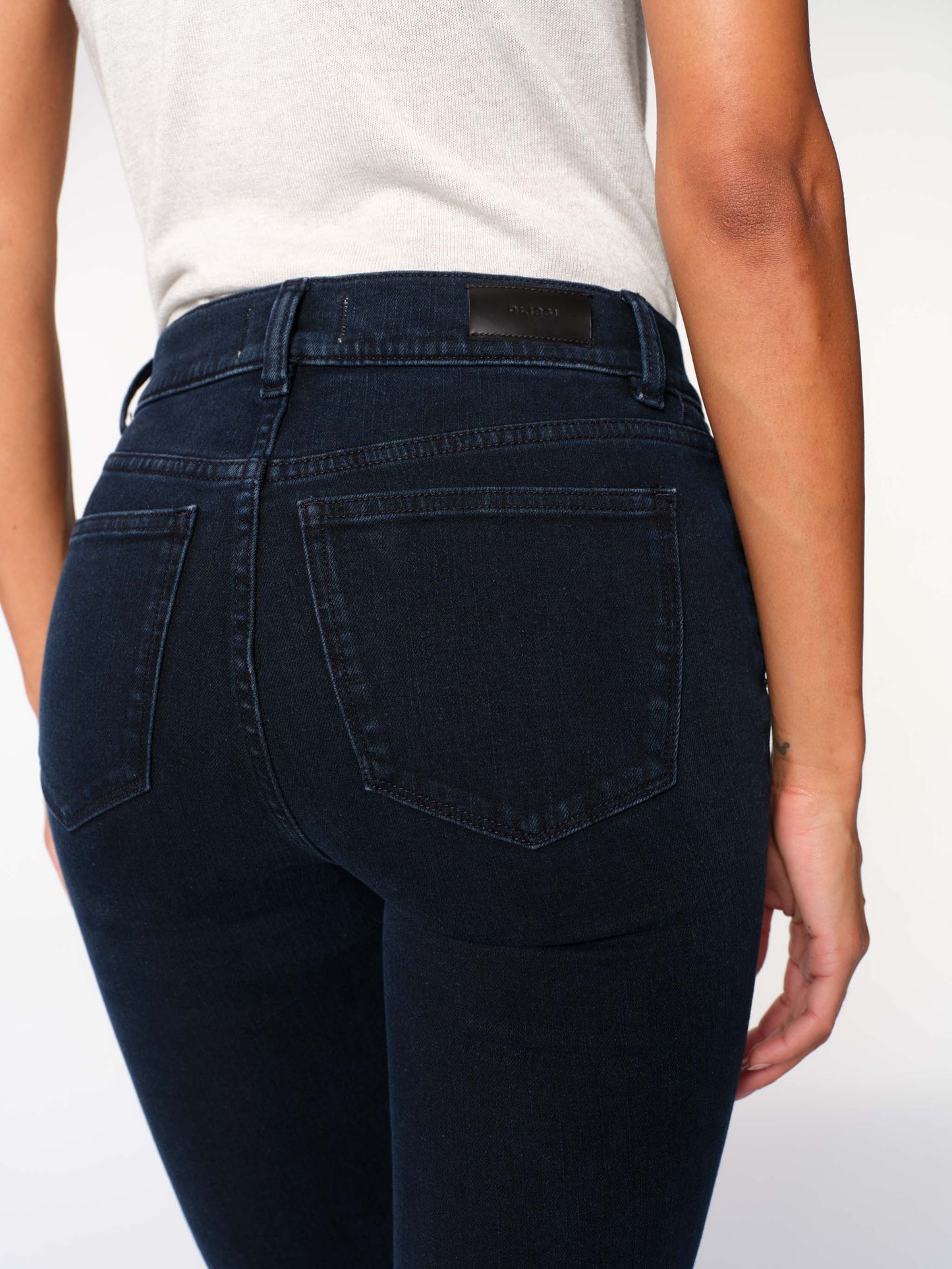 Mara Straight 31" - Flatiron deep indigo mid-rise straight leg jeans by DL1961 Women's Pants HCO