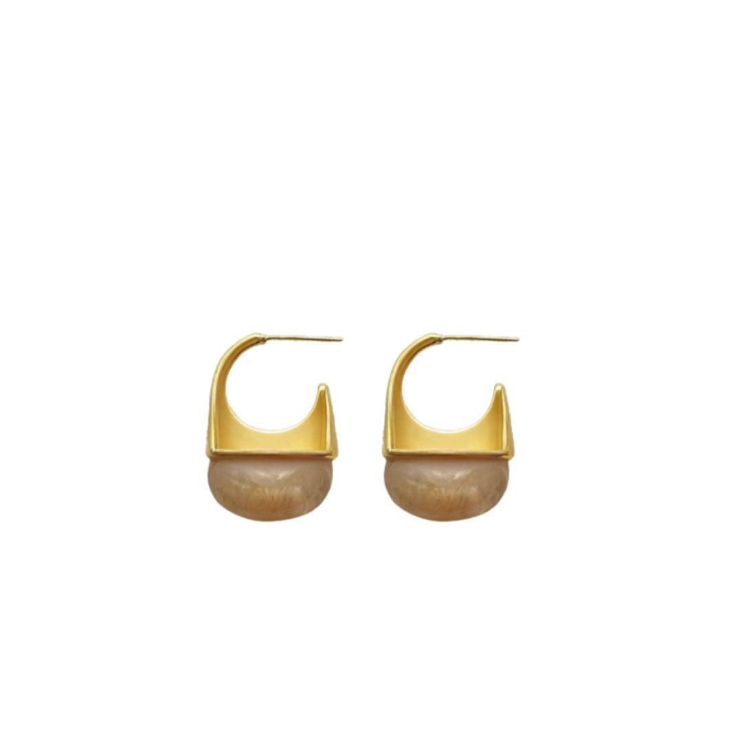 Somerset earring in gold with green half-moon resin drop