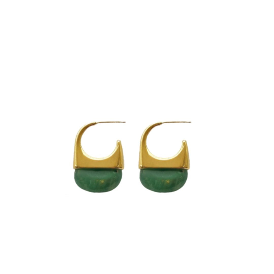 Somerset earring in gold with green half-moon resin drop