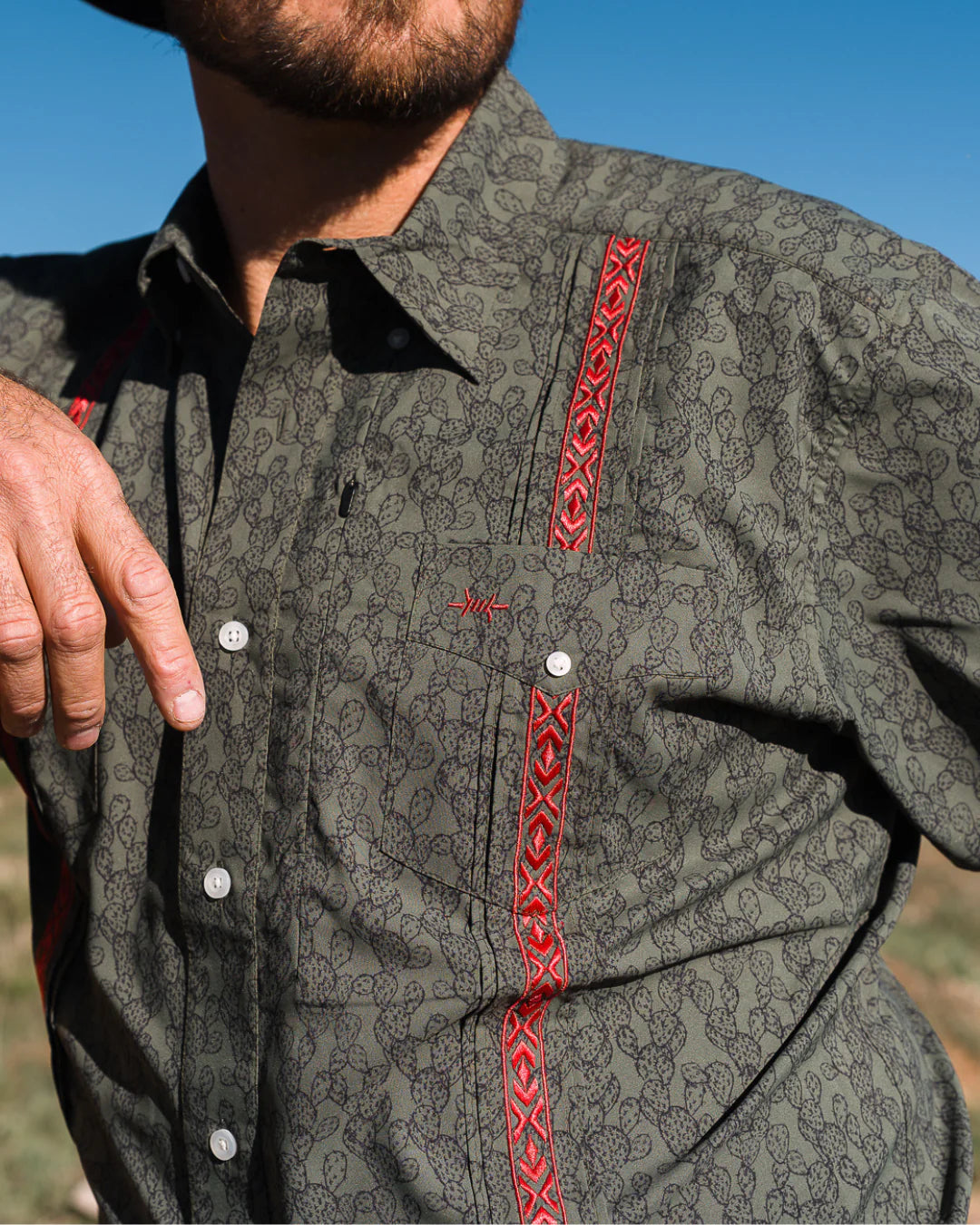 Guayabera Libre - Green Desert Bloom