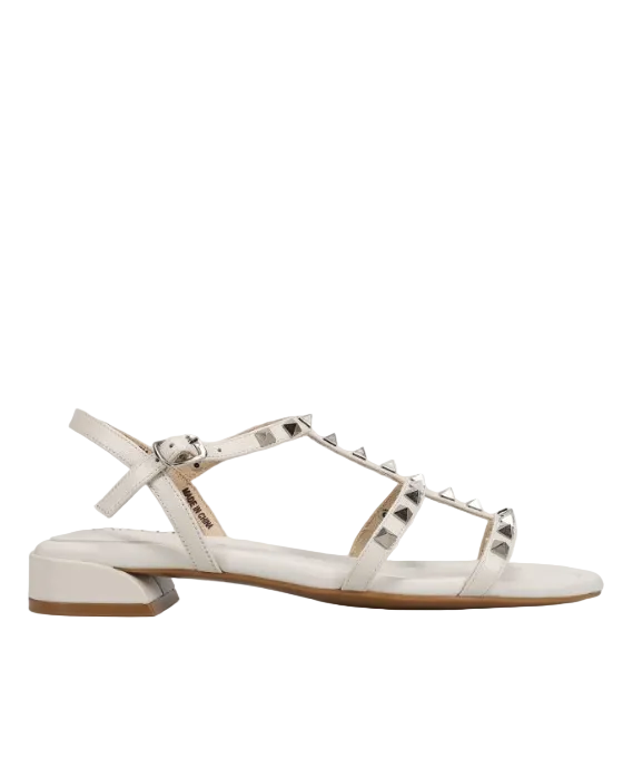 Becky - Bianco Aston