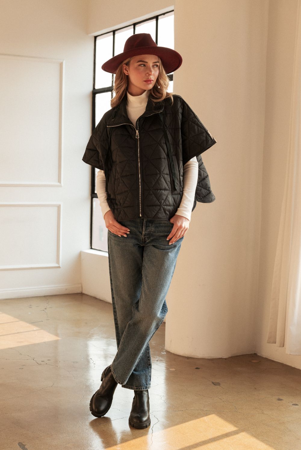 Jamel Puffer Jacket in BLACK with front zip, diamond quilting and short sleeves
