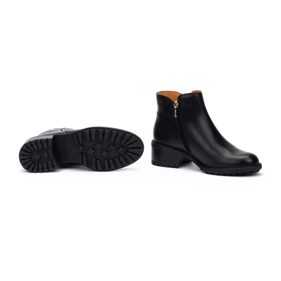 Botín Medina W0D negro con cremallera lateral y suela dentada