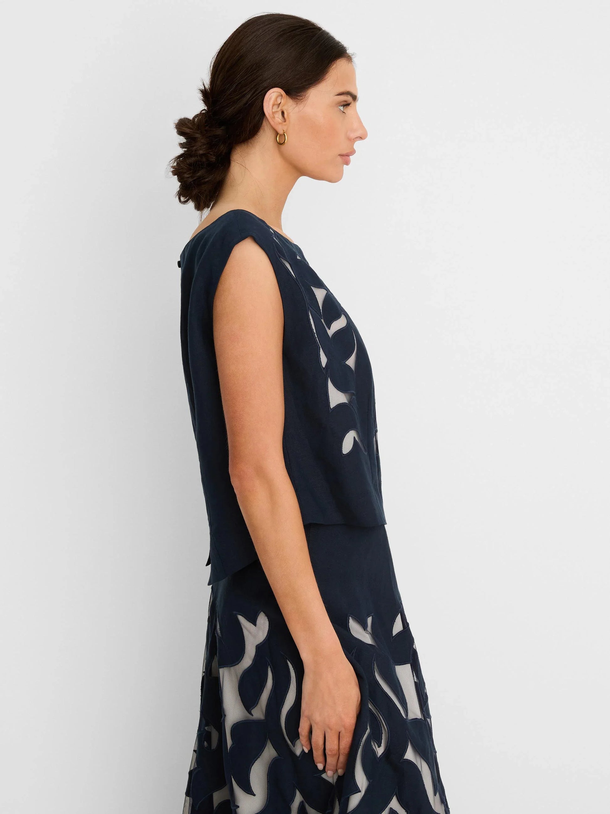 Gold Label Antibes Linen Cut Out Top by NIC AND ZOE, navy linen with floral cutwork, sleeveless shirt