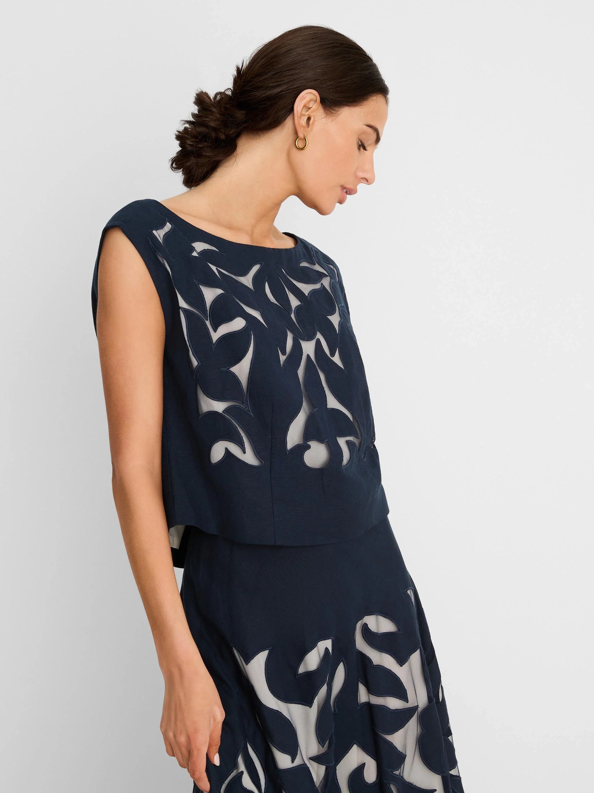 Gold Label Antibes Linen Cut Out Top in navy linen with floral cutwork, NIC AND ZOE, women's short sleeve