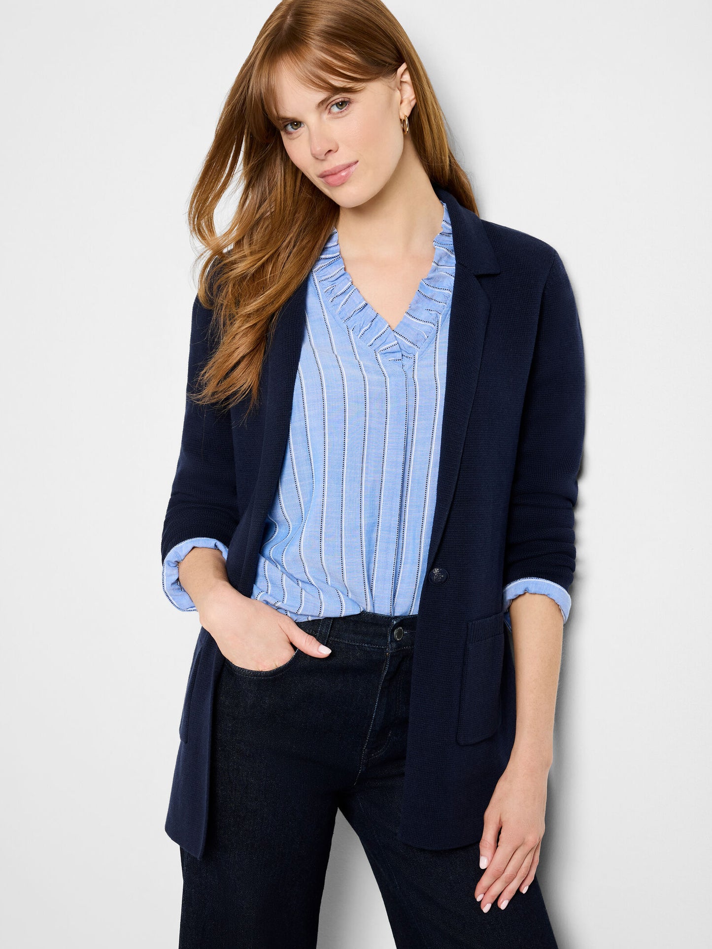 Elegant knit blazer in dark indigo, notched lapel, one-button front