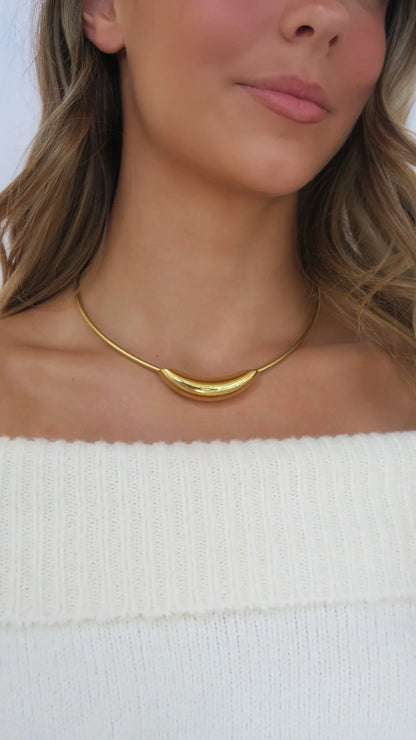 Hendrix Collar Gold choker-style necklace with smooth curved front detail