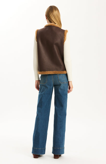 Hyland Reversible Sherpa Vest - Demitasse
