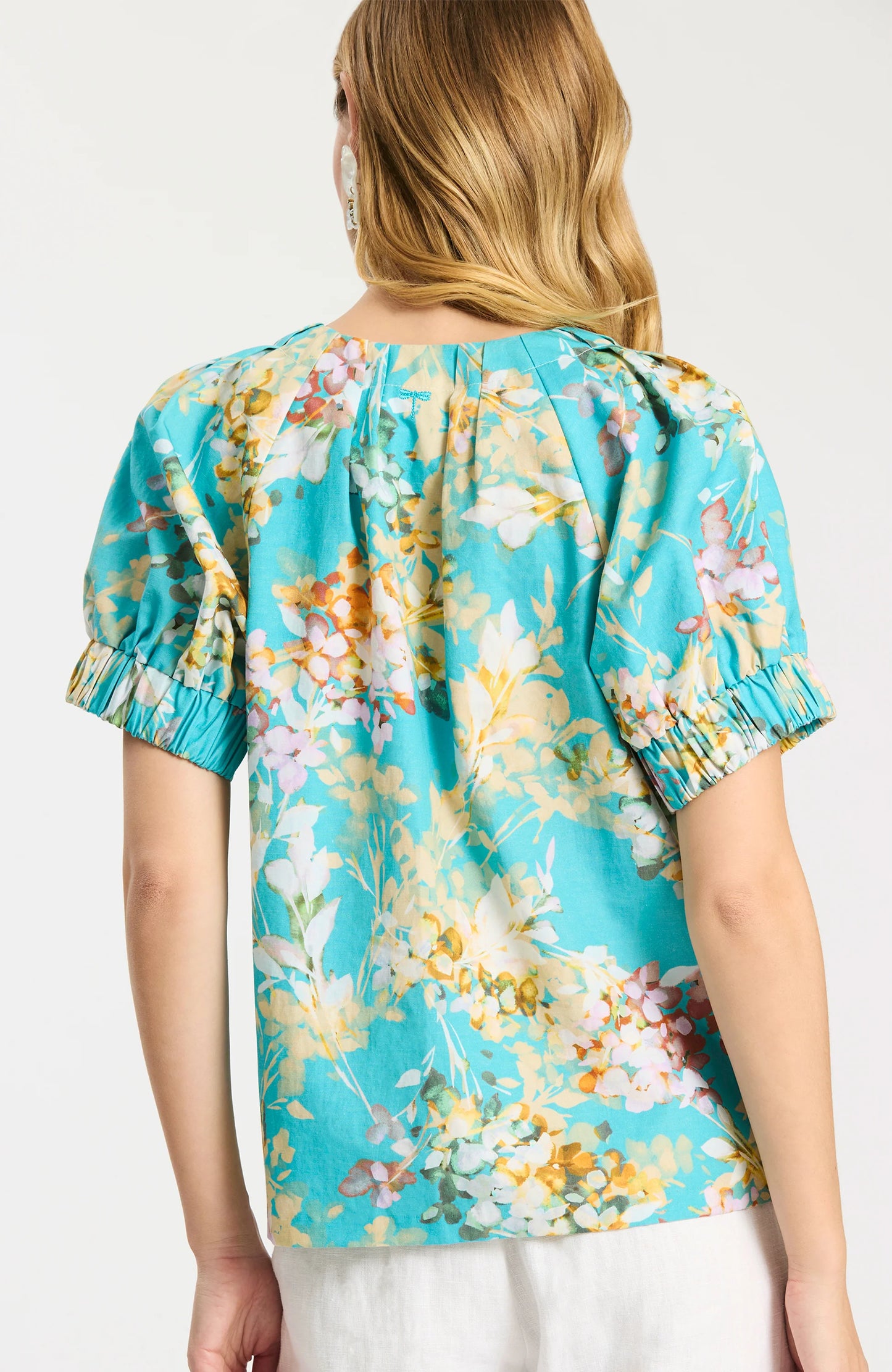 Skyler Tossed Floral Top in floral linen-cotton blend with puff sleeves, Tyler Boe, HCO style