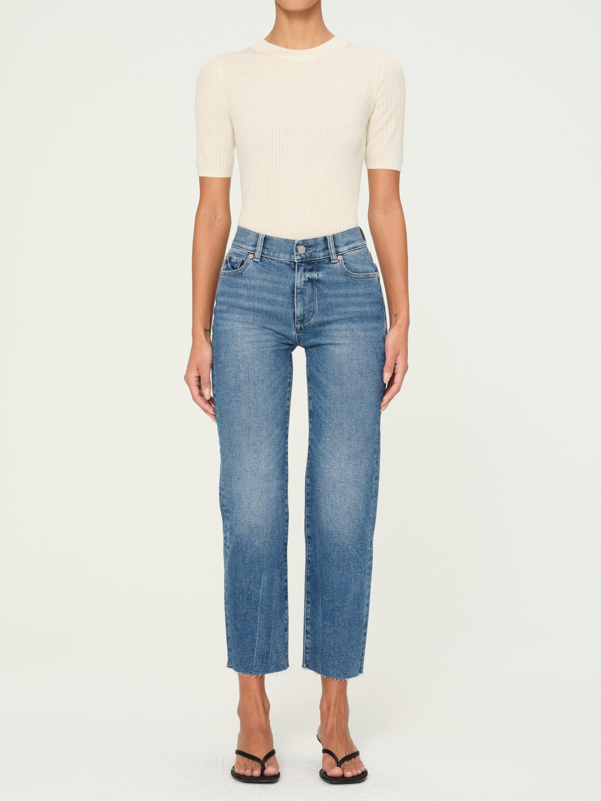 Mara Straight jeans, light blue wash with frayed ankle hem