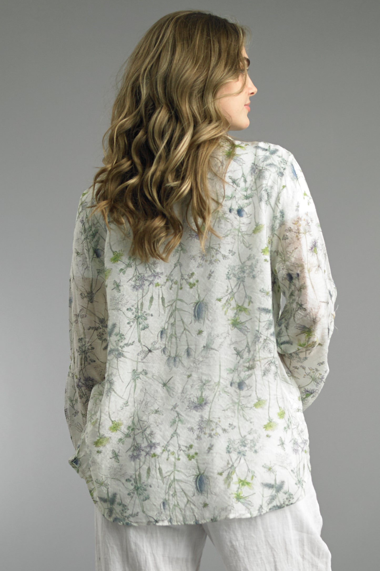 Thistles and Dragonflies blouse in breathable rayon with delicate floral pattern from TEMPO PARIS collections