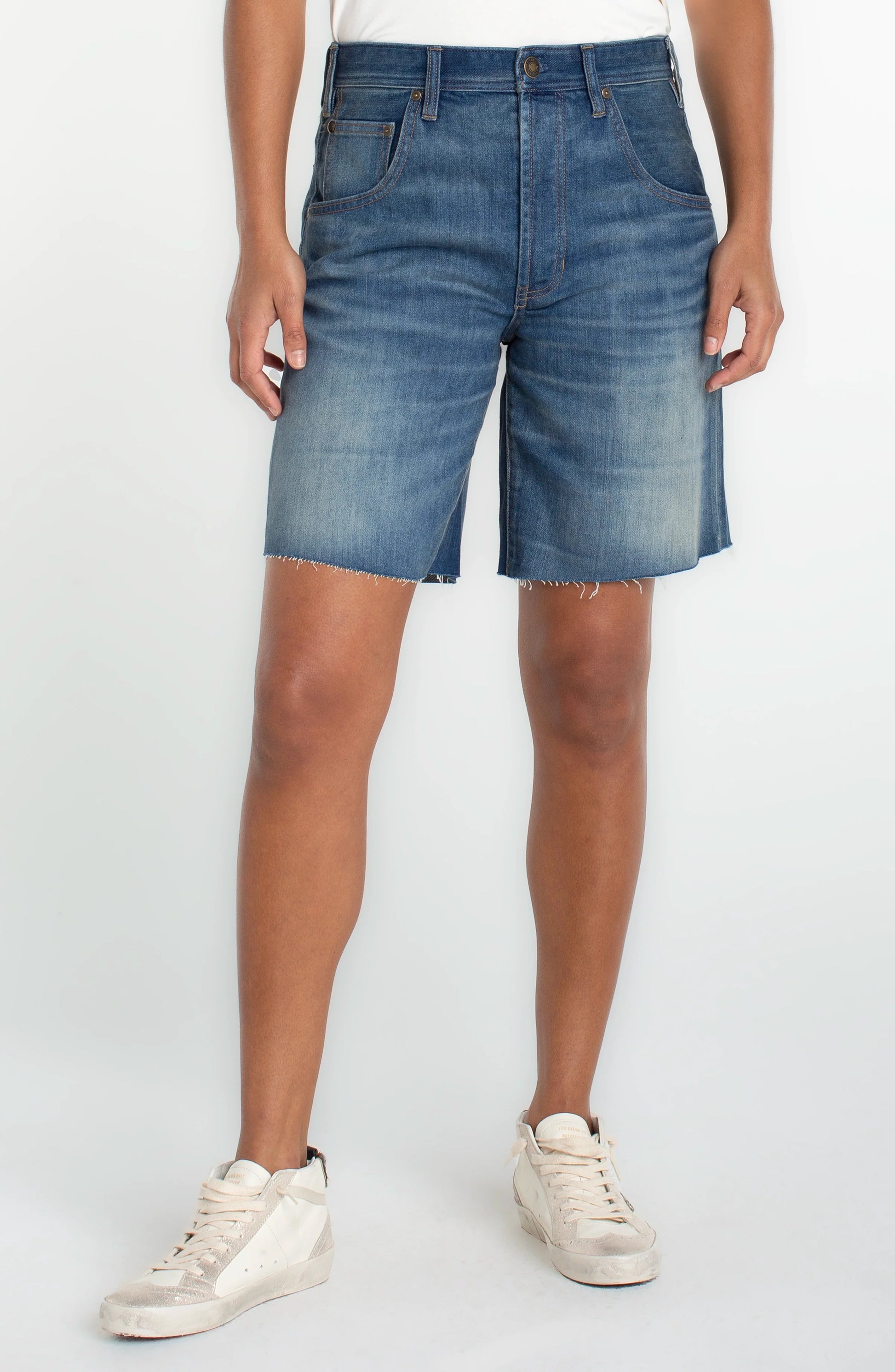 vintage cut-off short 9' in blue denim with straight leg and raw hem by LIVERPOOL LOS ANGELES