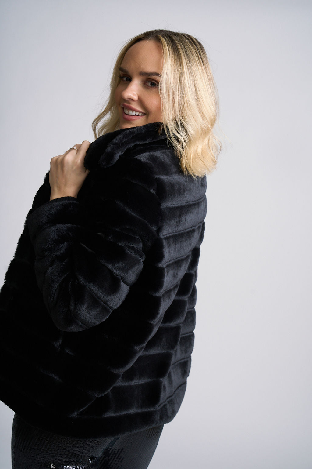 Lela OS - Black