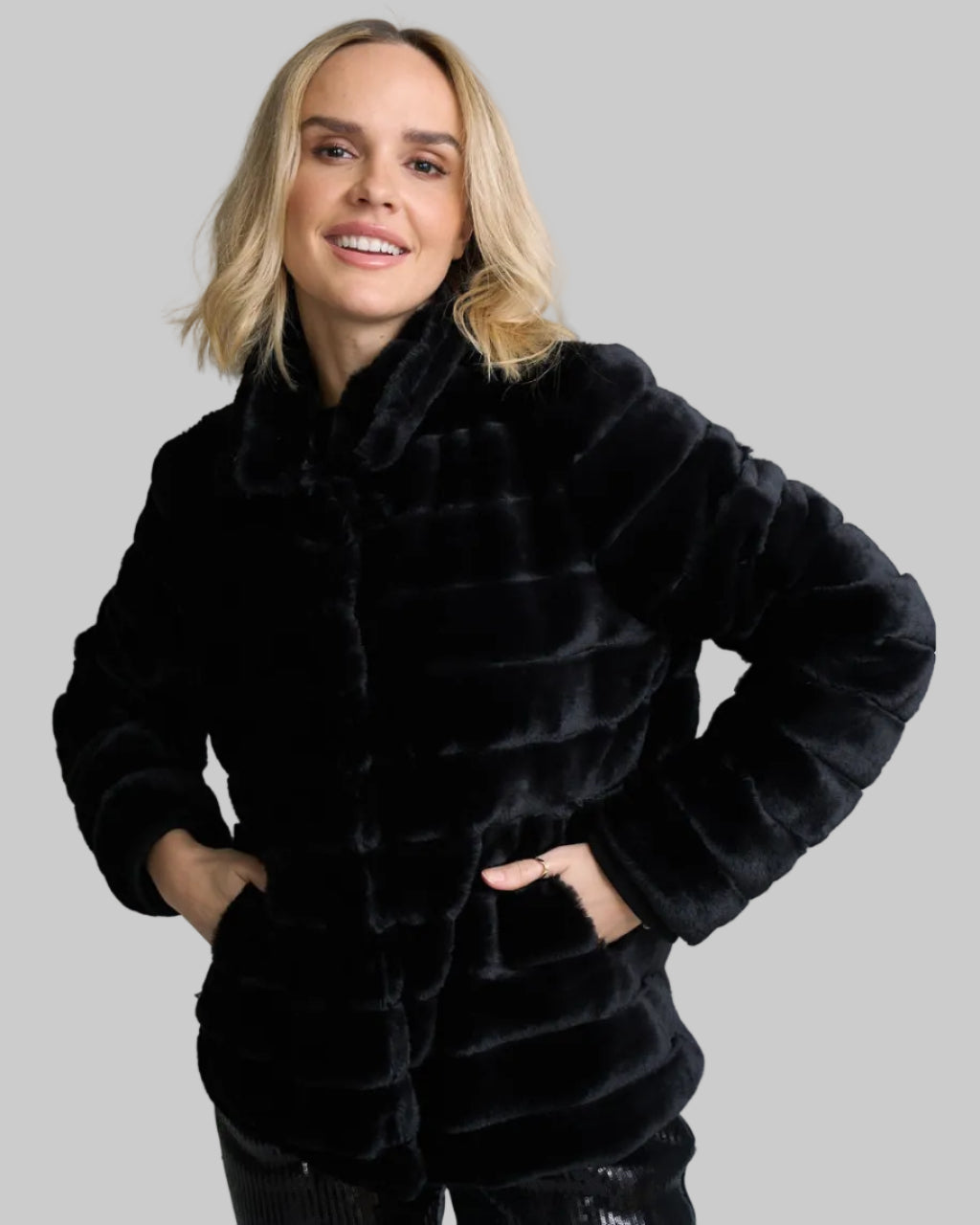 Lela OS - Black