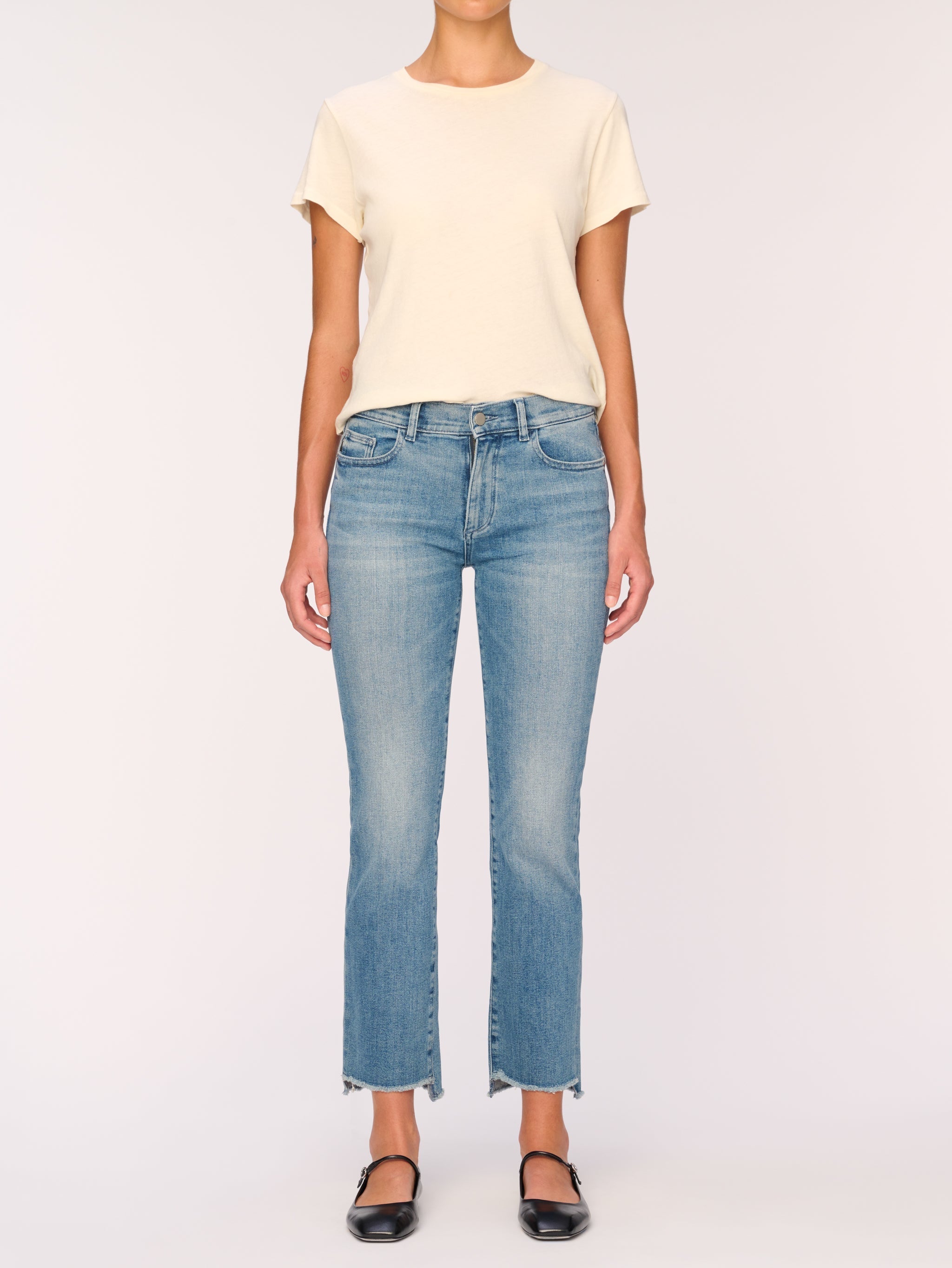 Mara Straight jeans, light blue wash with frayed ankle hem