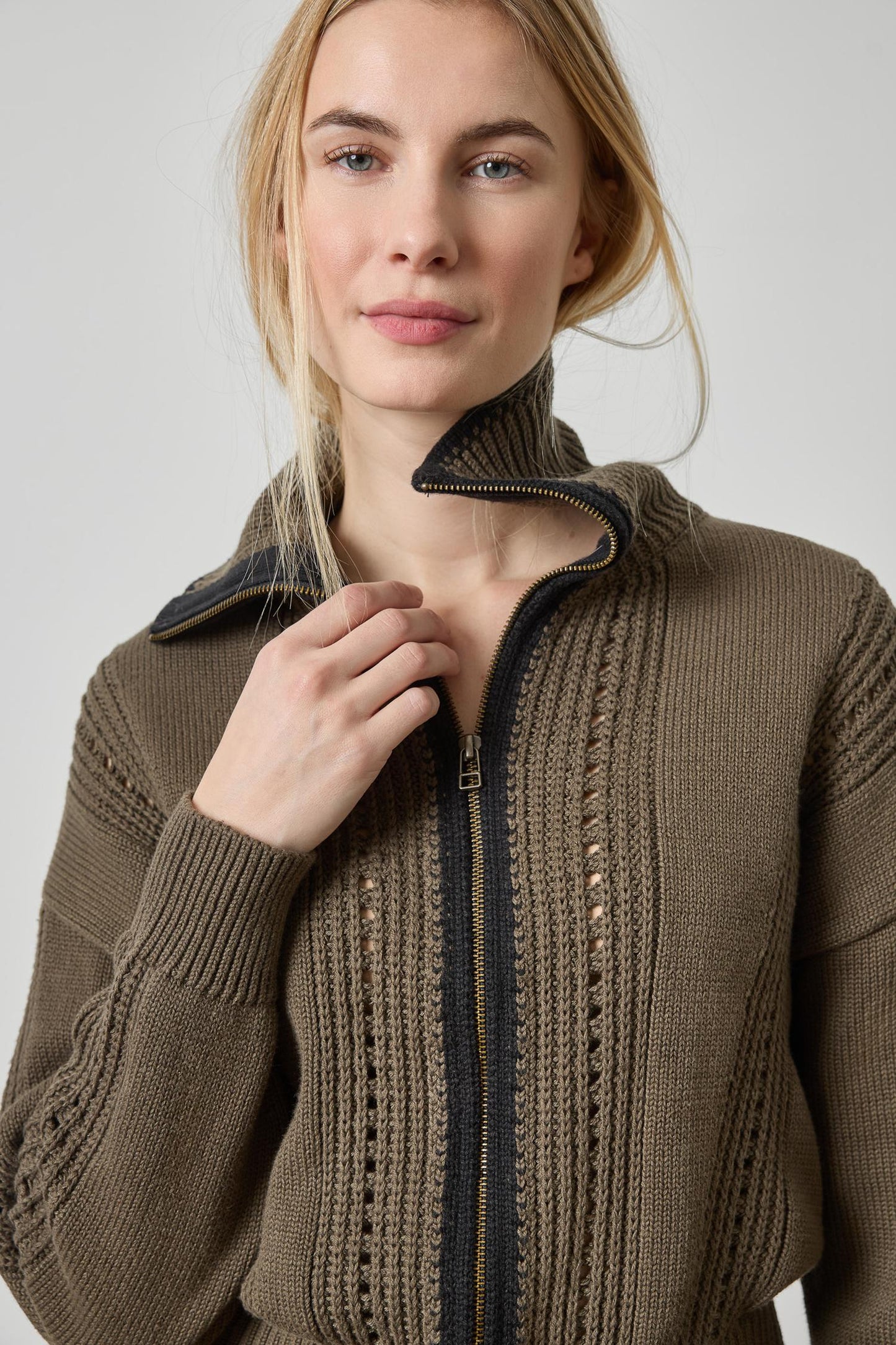 Contrast Collar Zip Cardigan
