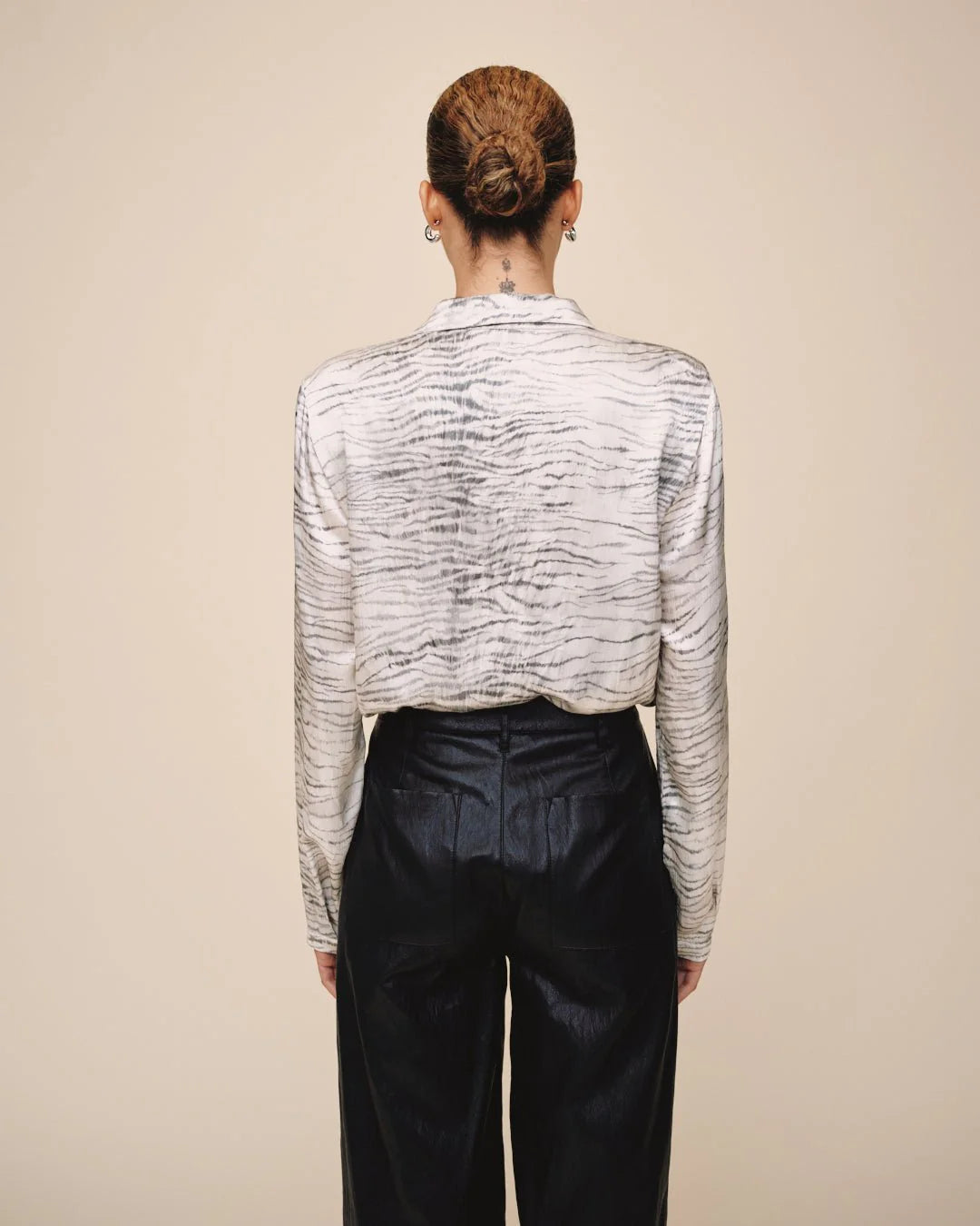 Clean Hidden Placket - Snow Tiger