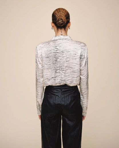 Clean Hidden Placket - Snow Tiger