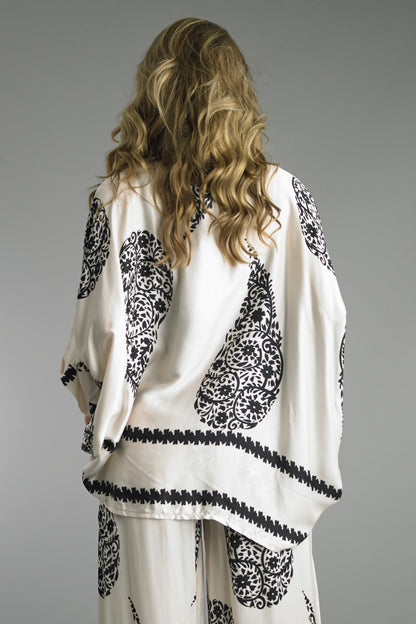 Lounge Set with black floral and geometric patterns on white viscose, oversized fit by TEMPO PARIS