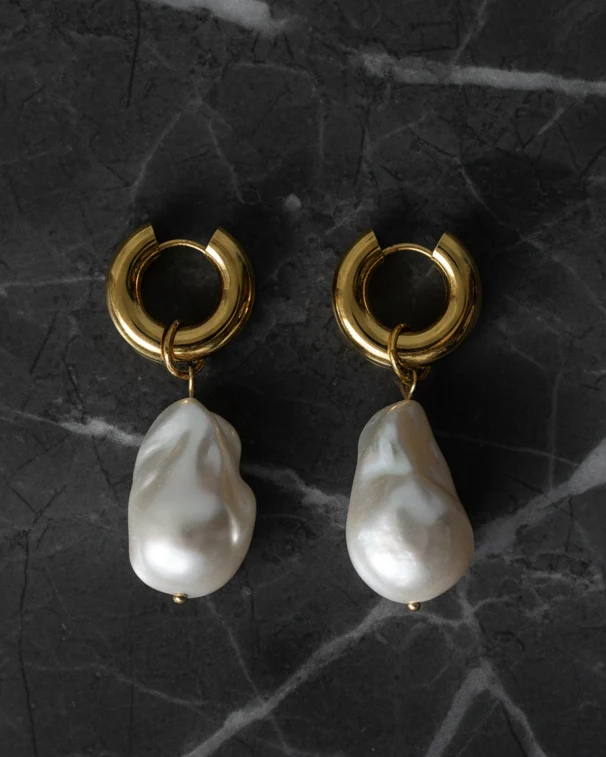 Gold Huggie Earring w/ Pearl Dangle