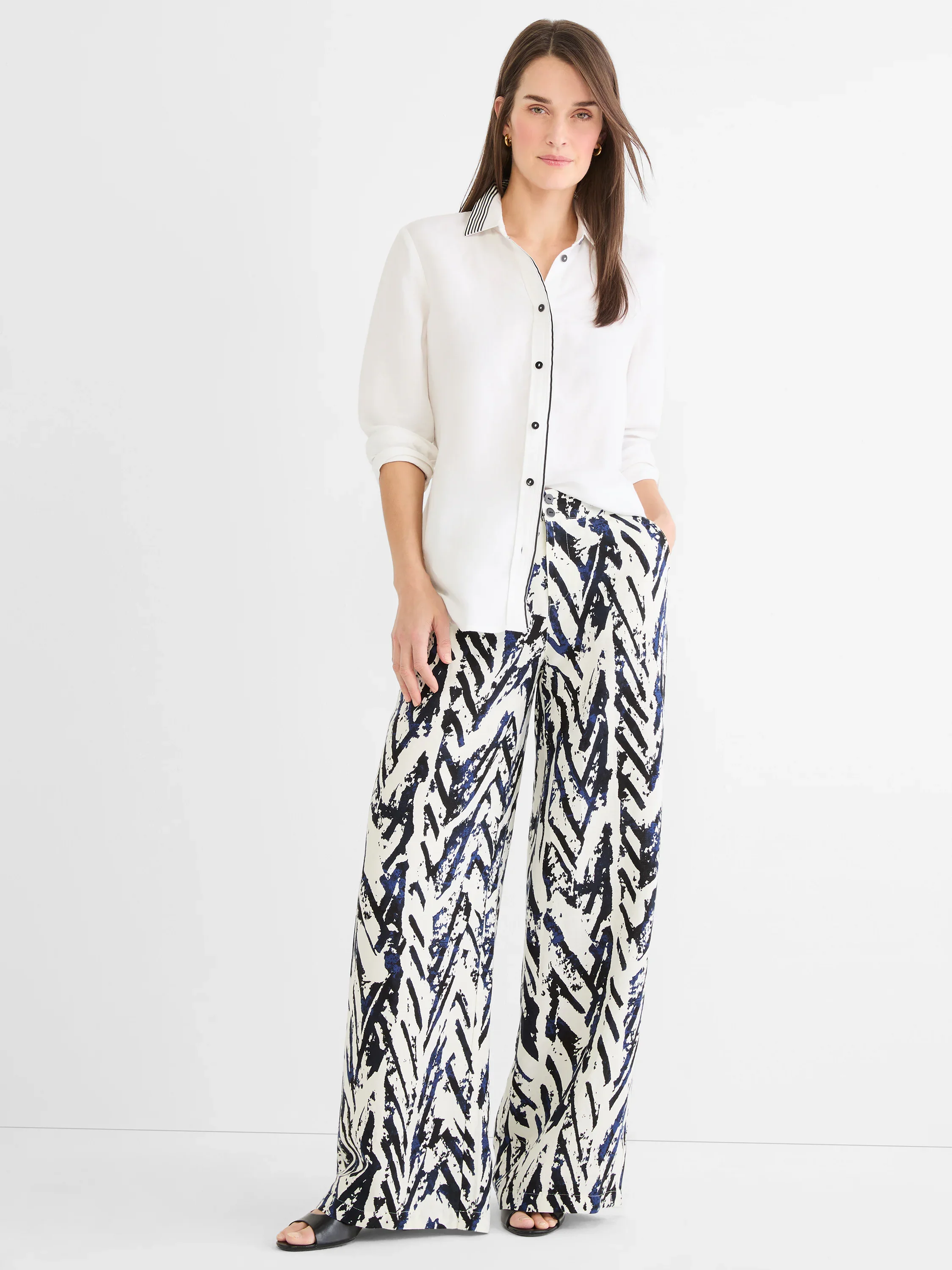 31" Indigo Crosshatch Linen Wide Leg Pant in multicolor by NIC AND ZOE from HCO collection