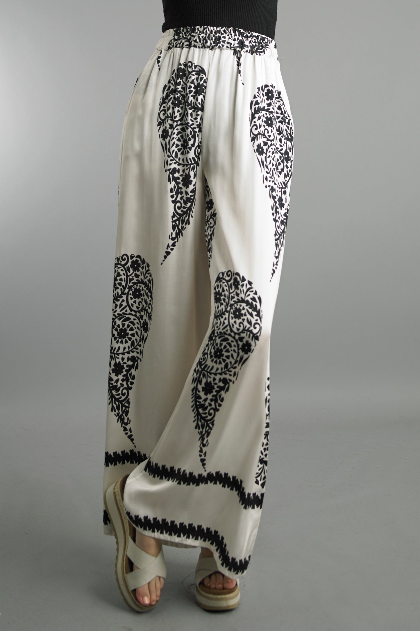Lounge Set with black floral and geometric prints on white viscose, oversized relaxed fit by TEMPO PARIS