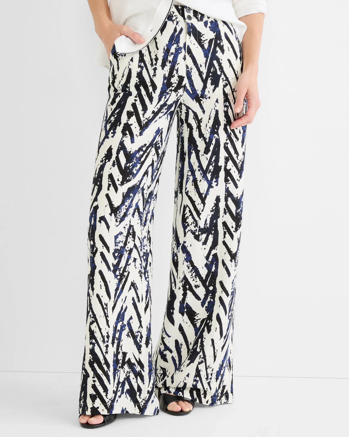 31" Indigo Crosshatch Linen Wide Leg Pant in multicolor with abstract pattern by NIC AND ZOE