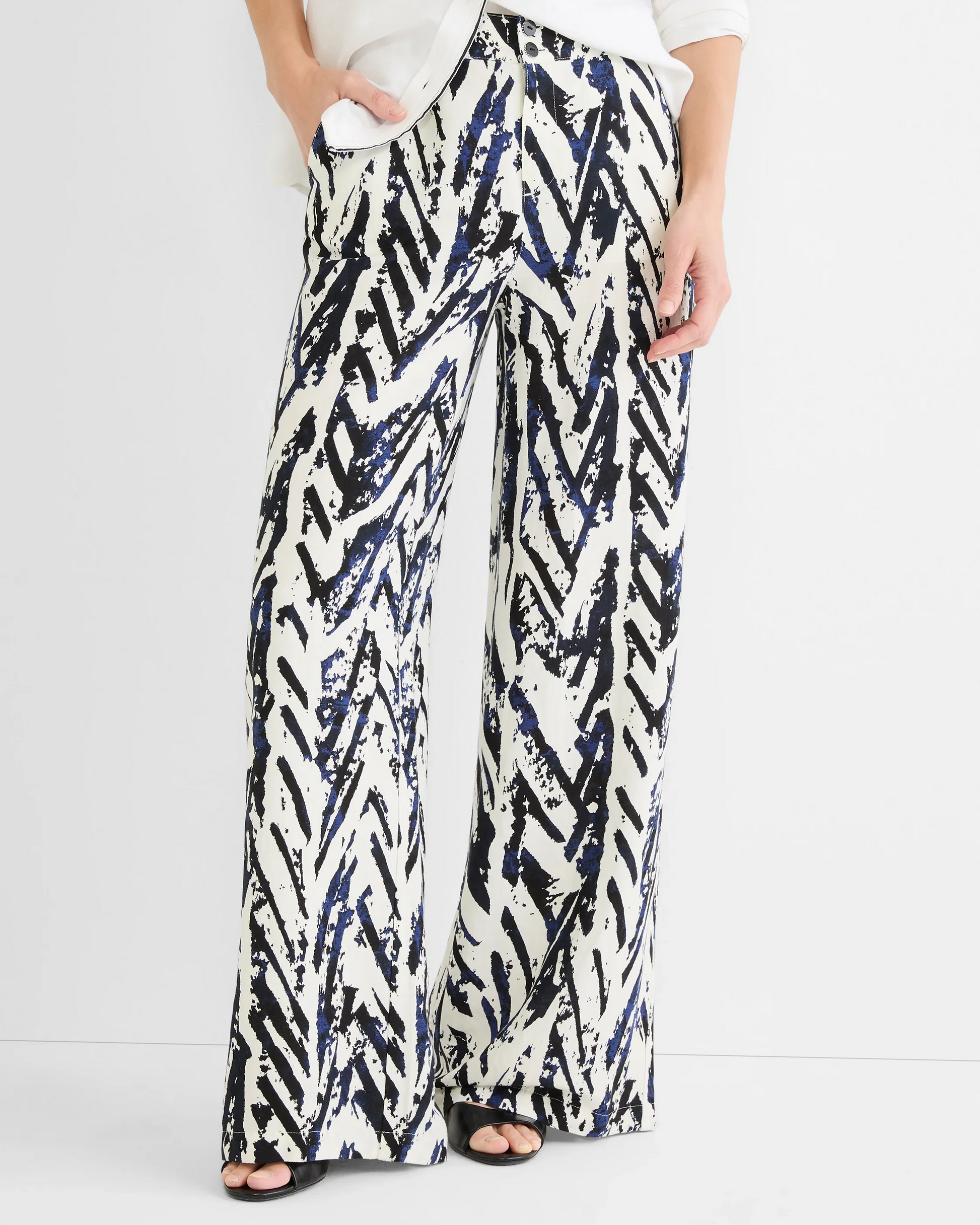 31" Indigo Crosshatch Linen Wide Leg Pant in multicolor with abstract pattern by NIC AND ZOE