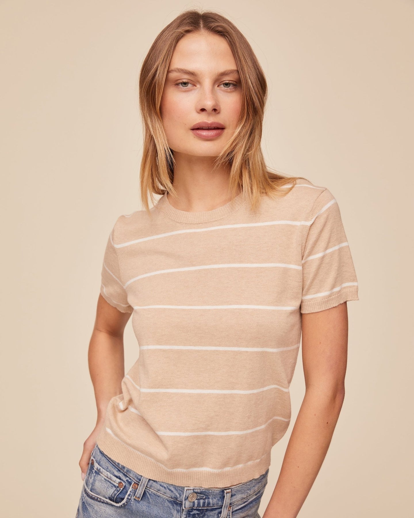 Short Sleeve Crew Neck Knit Top