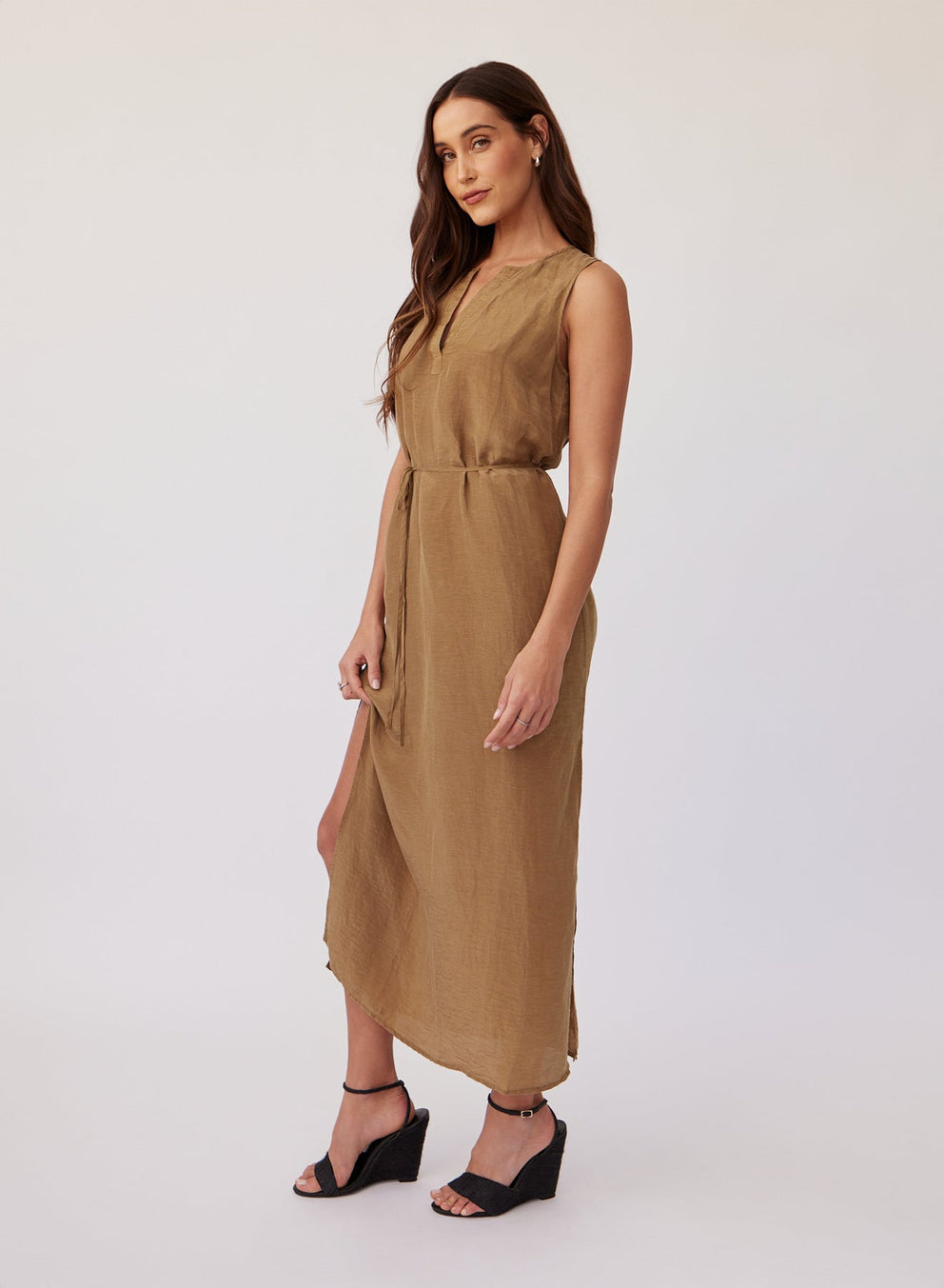Bella Dahl Sleeveless Belted Linen-Blend Maxi Dress Bella Dahl Sleeveless Belted Linen-Blend Maxi Dress