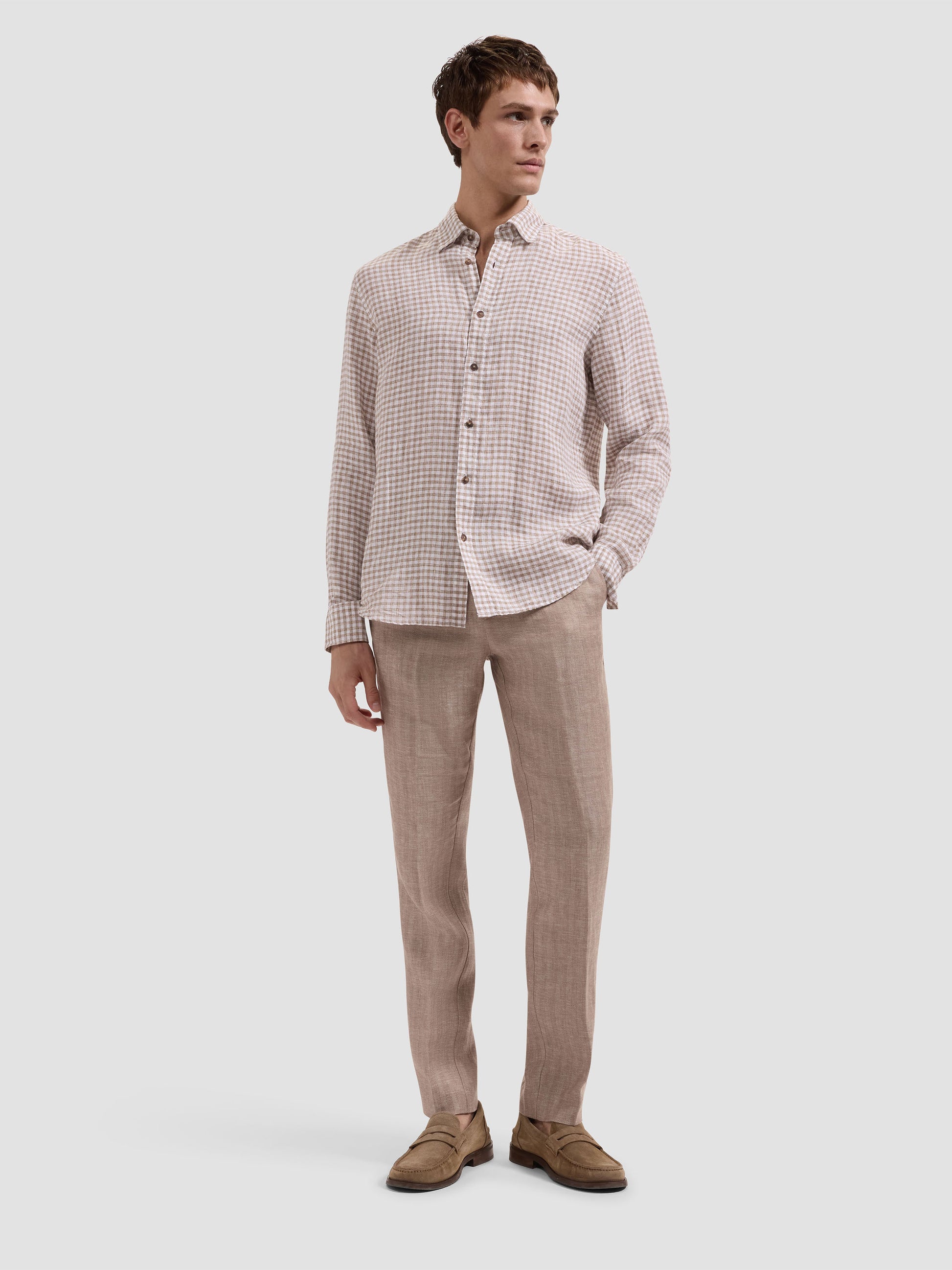 L/S KARL LINEN SHAPED - OLIVE checkered linen shirt styled with neutral trousers by BUGATCHI