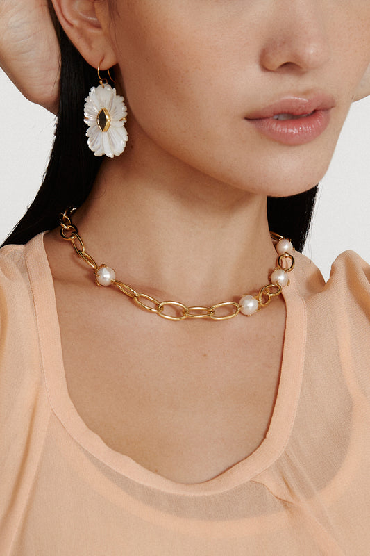 Ngz-15191 gold plated chain necklace with freshwater pearls, styled with floral earrings